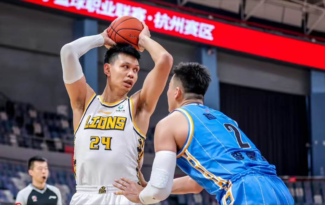 app下载-冲刺阶段NBA季后赛焦点战；广厦男篮远射贴柱；质疑声仍在；心理建设被强调的简单介绍