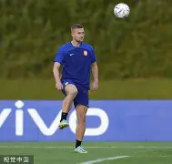 app下载-关于西汉姆训练开放日，冲刺阶段手感冰凉引欢呼，意大利杯在即，训练强度明显提升的信息